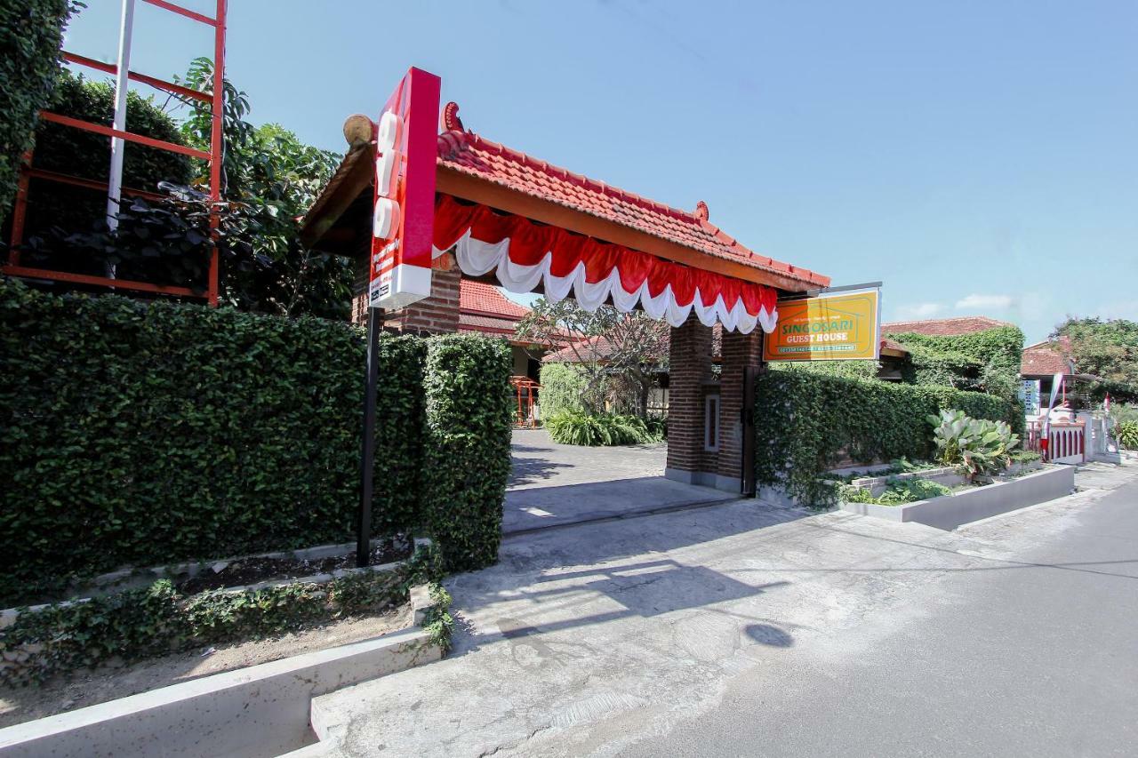 Oyo 1361 Singosari Family Residence Banyuwangi  Exterior photo