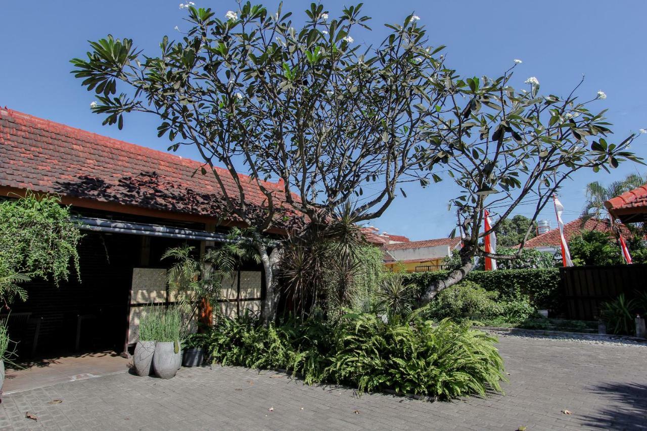 Oyo 1361 Singosari Family Residence Banyuwangi  Exterior photo